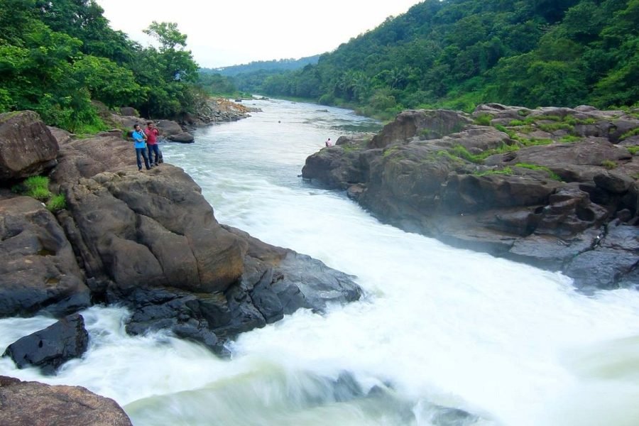 perunthenaruvi-waterfall